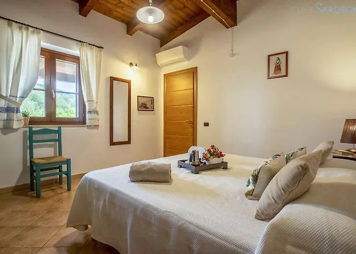 Villa Olivastri With Pool In The Nature Park Of Porto Conte